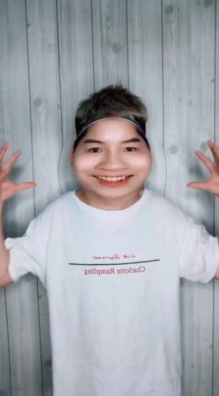 抖音双手控脸特效怎么拍摄 抖音双手控脸特效拍摄方法