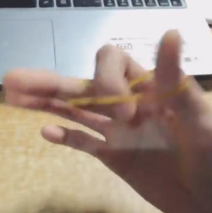 抖音橡皮筋在手上转圈怎么操作的?抖音橡皮筋在手上转圈攻略介绍!