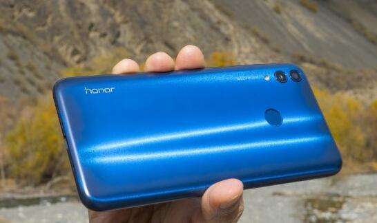 荣耀畅玩8c手机续航能力强吗 荣耀畅玩8c手机续航能力怎么样