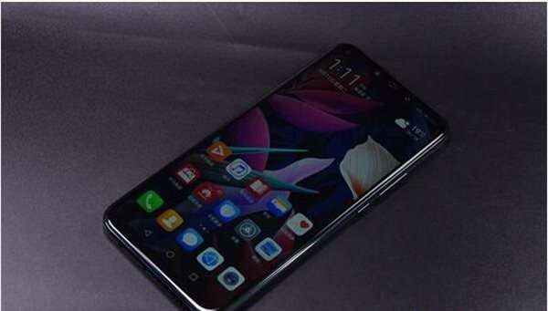 华为麦芒7和iPhone8哪个好 华为麦芒7和iPhone8对比评测一览