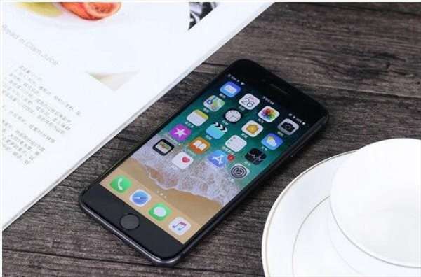 华为麦芒7和iPhone8哪个好 华为麦芒7和iPhone8对比评测一览