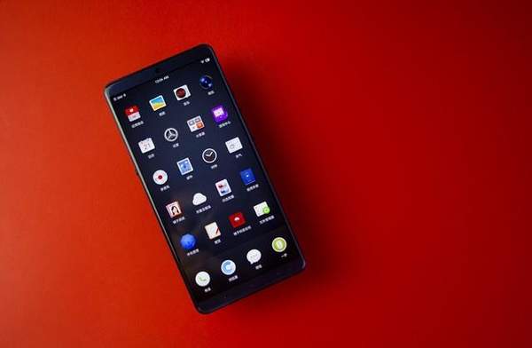 小米8se和坚果pro2s哪个好？两者对比分析