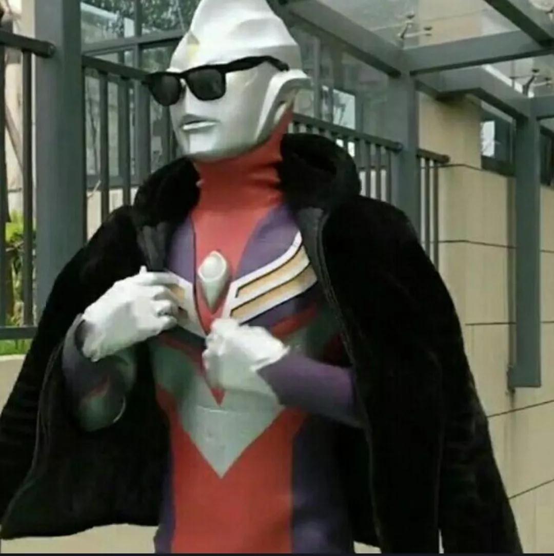 抖音奥特曼豪情在天图片_豪情在天谁能与我争锋奥特曼表情包