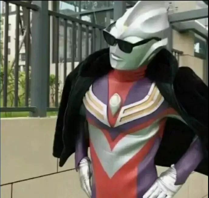 抖音奥特曼豪情在天图片_豪情在天谁能与我争锋奥特曼表情包