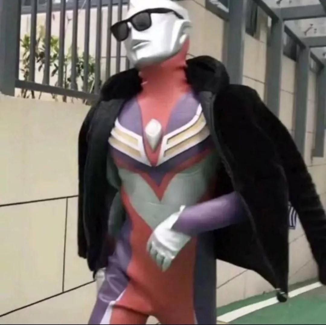 抖音奥特曼豪情在天图片_豪情在天谁能与我争锋奥特曼表情包