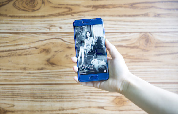 坚果Pro2s和荣耀play哪个好？区别对比评测分析