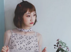 白色衬衫风吹起裙边歌名叫什么？白色衬衫风吹起裙边歌曲信息分享