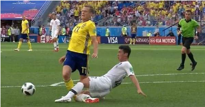 韩国剪刀脚怎么回事？俩次剪刀脚韩国踢得太脏了！