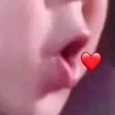 抖音吐爱心的表情包在哪下载?抖音口吐爱心的图片汇总