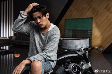 周杰伦中分头什么梗_周杰伦不爱我就拉倒歌词含义