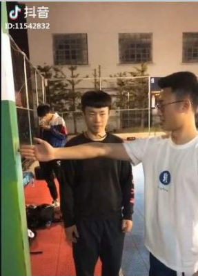 抖音上手变短是怎么拍的?手变短拍摄原理解析