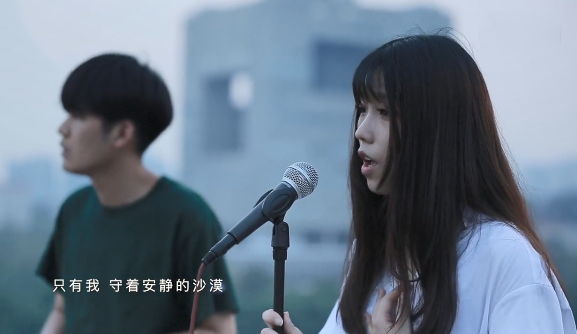抖音只有我看着别人的快乐是什么歌?谁唱的