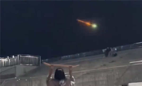 河北、山东多地现不明飞行物 专家:极有可能是火流星