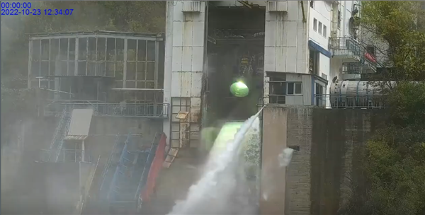 我国新一代载人火箭发动机重大突破：300秒试车成功