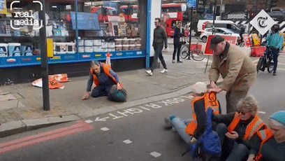 价值8亿的名画被泼土豆泥 国外环保组织快杀疯了