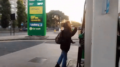 价值8亿的名画被泼土豆泥 国外环保组织快杀疯了