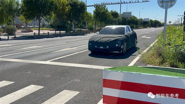 李彦宏的新车被堵到了