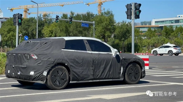 李彦宏的新车被堵到了