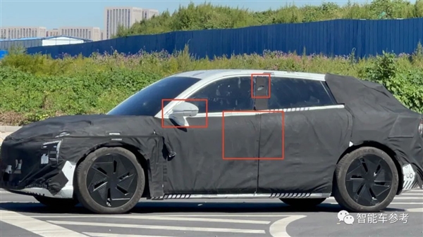 李彦宏的新车被堵到了