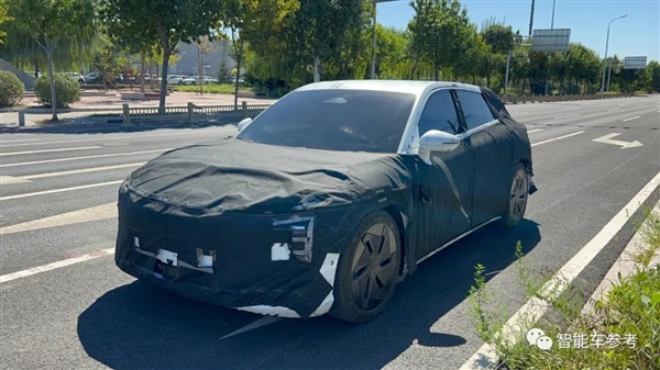 李彦宏的新车被堵到了