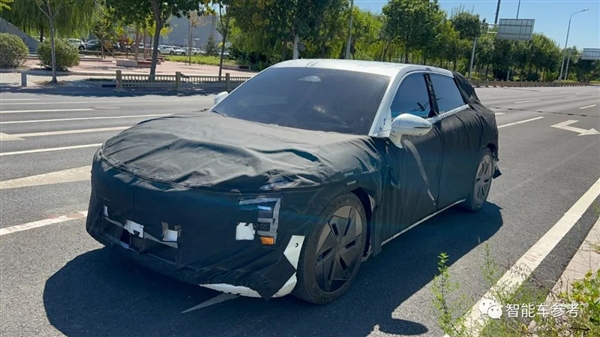 李彦宏的新车被堵到了