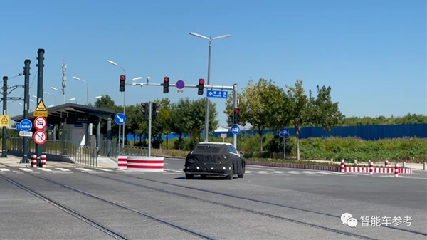 李彦宏的新车被堵到了