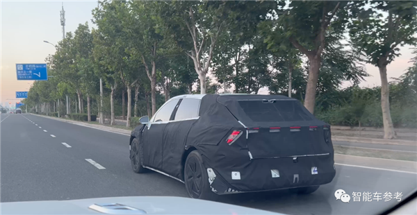 李彦宏的新车被堵到了