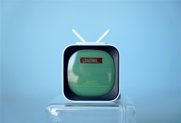 酷似一台小电视！魅族PANDAER 40W双USB充电器图赏