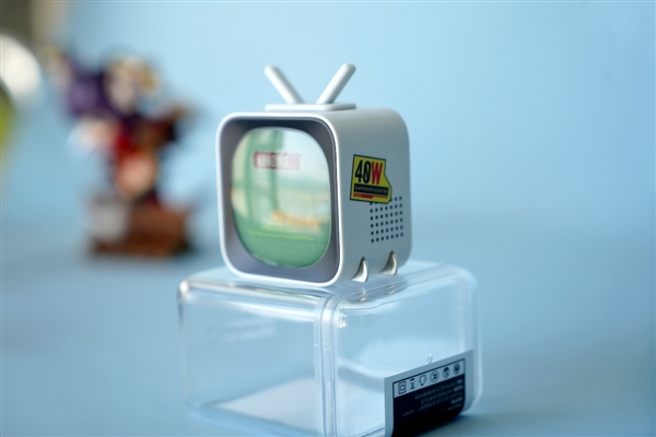 酷似一台小电视！魅族PANDAER 40W双USB充电器图赏