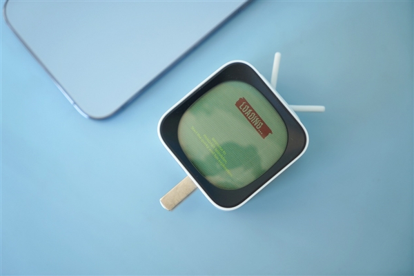 酷似一台小电视！魅族PANDAER 40W双USB充电器图赏