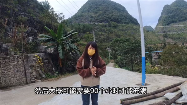 女子开纯电车跑山 没电急的团团转 向山民借71度电 要崩溃