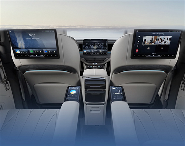 满油满电跑1000km！比亚迪高端MPV首台量产车下线