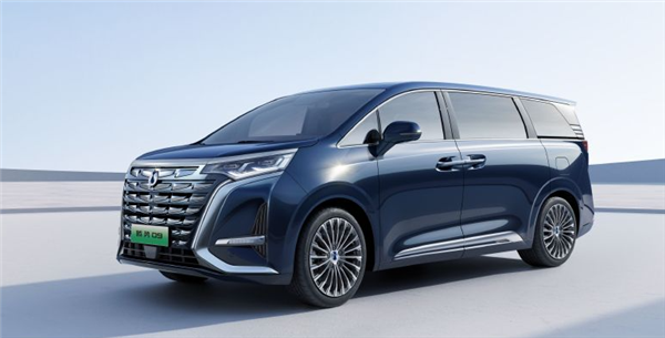 满油满电跑1000km！比亚迪高端MPV首台量产车下线