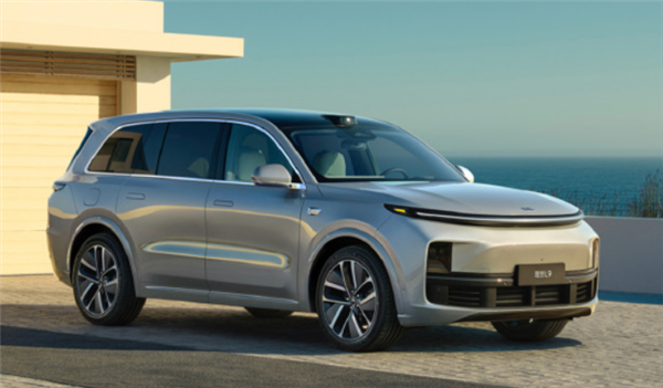 国产全新旗舰SUV卖爆！首月交付破万 打破国外品牌垄断