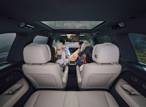 满油满电能跑1100公里！理想L8登场：35.98万起