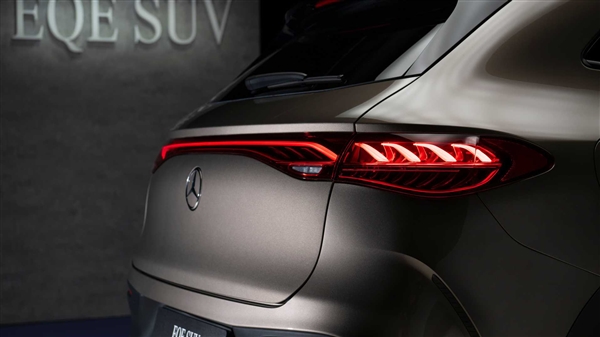 最远590km 奔驰全新纯电SUV亮相：买它特斯拉销售不敢嘲讽