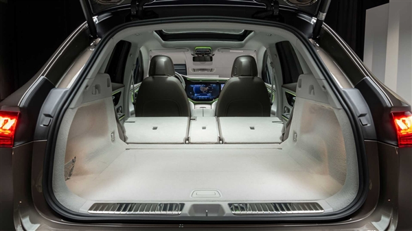 最远590km 奔驰全新纯电SUV亮相：买它特斯拉销售不敢嘲讽