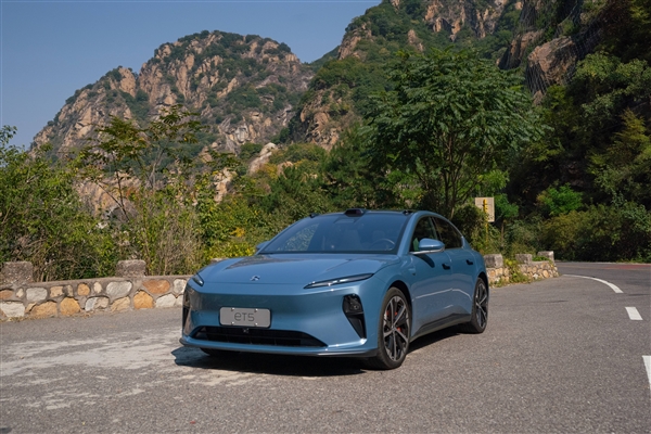 宝马3系平替 蔚来造出来了？