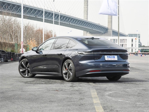 宝马3系平替 蔚来造出来了？