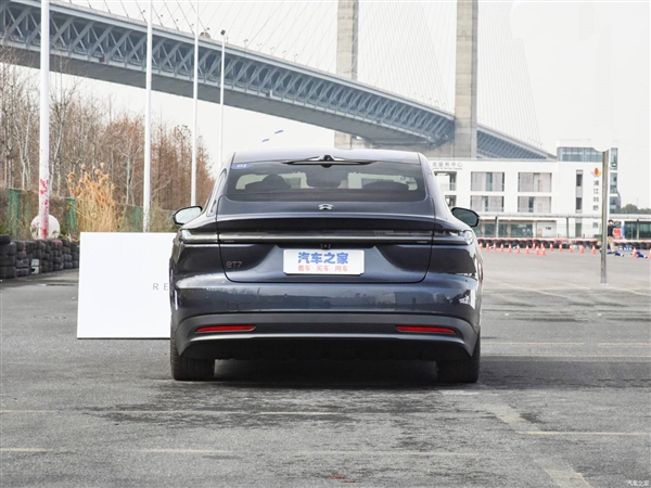 宝马3系平替 蔚来造出来了？