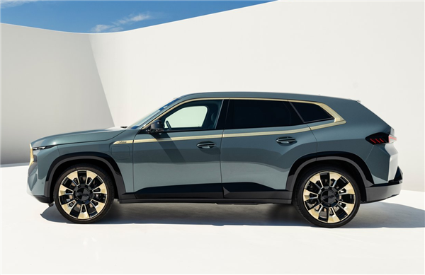 中国市场卖236万！宝马旗舰SUV XM发布：4.4T V8插混装车