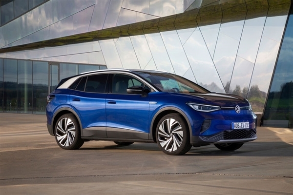 男子突发奇想要求导航去月球！大众车机搜出附近精神病院