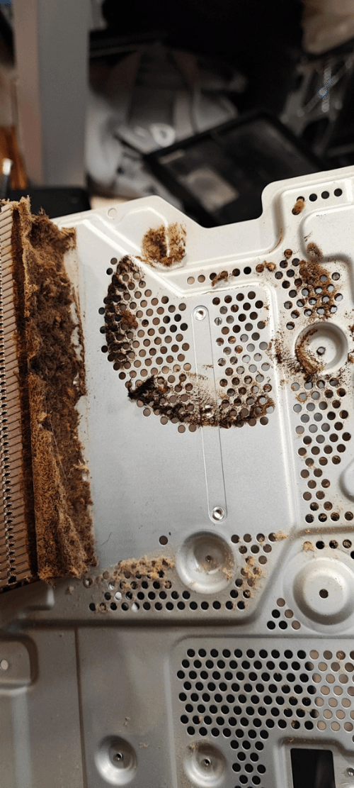 抽烟不止伤身 对游戏机“伤害”也很大 网友晒图：PS4太惨