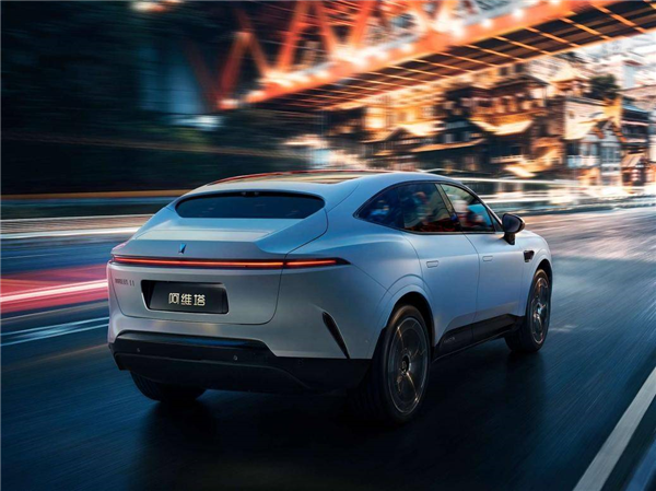 问界不再是专宠 阿维塔与华为达成合作：将入驻旗舰店