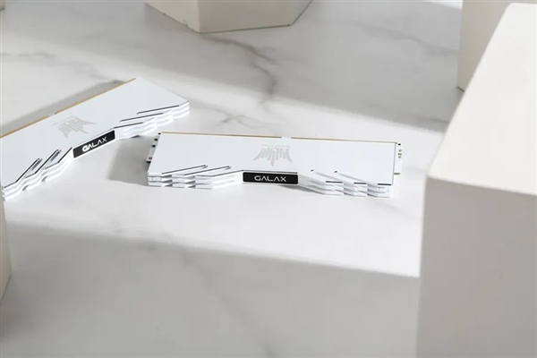 DDR4内存不死！两条16GB 4000MHz 1499元