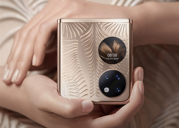 5988元起！今年最值得入手的折叠手机来了：更是时髦配饰