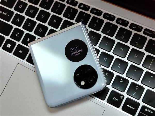 “小折叠”新标杆：华为Pocket S开箱图赏