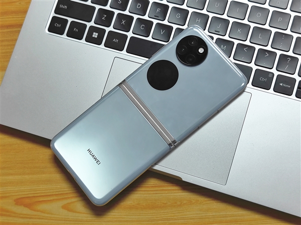 “小折叠”新标杆：华为Pocket S开箱图赏