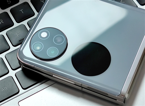 “小折叠”新标杆：华为Pocket S开箱图赏