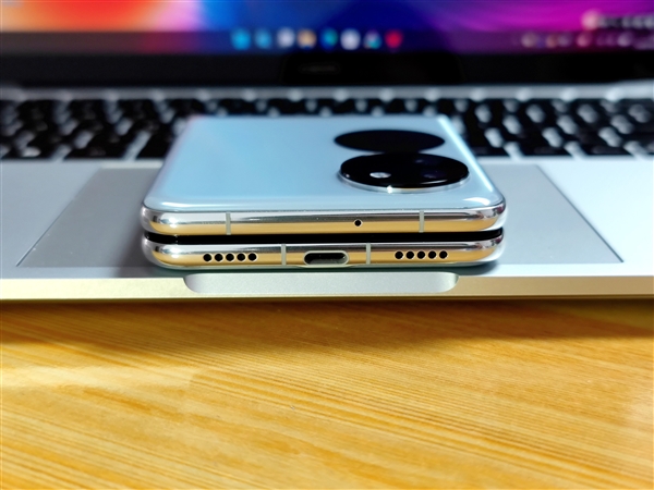 “小折叠”新标杆：华为Pocket S开箱图赏